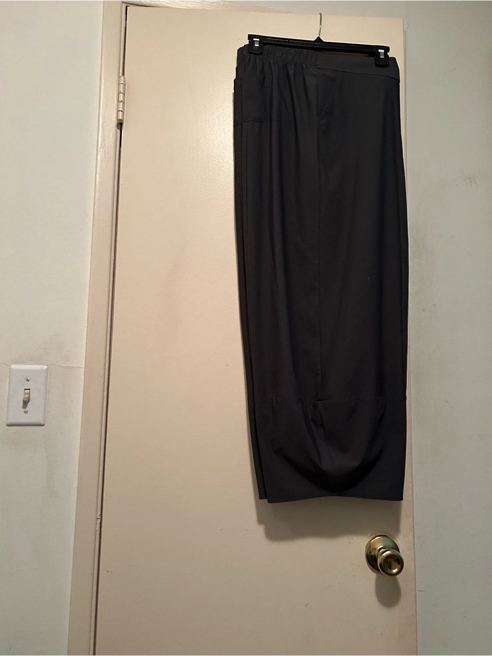 JASON activewear, dark grey Pants with Elastic Waist and Tapered Leg